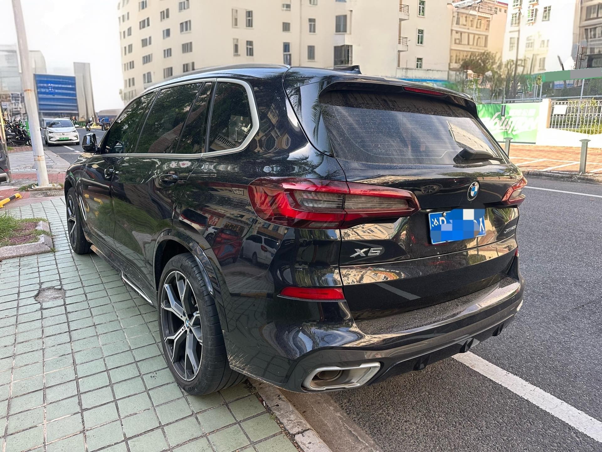 BMW X5 2022  xDrive40Li 48V 3.0T M Sport Package