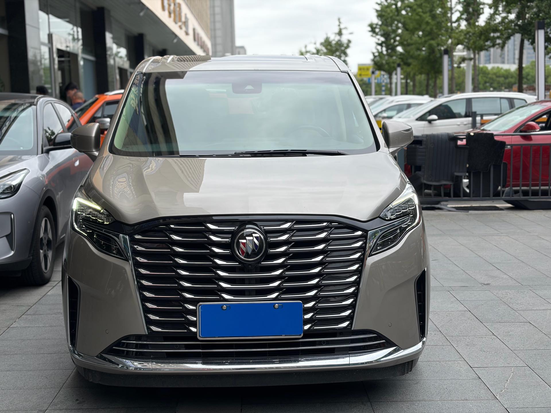 Buick GL8 2023 GL8 ES Landun 48V 2.0T 653T Luxury