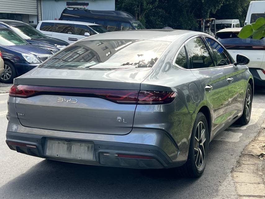 BYD Qin 2024  L DM-i 1.5 CVT 120KM Leading