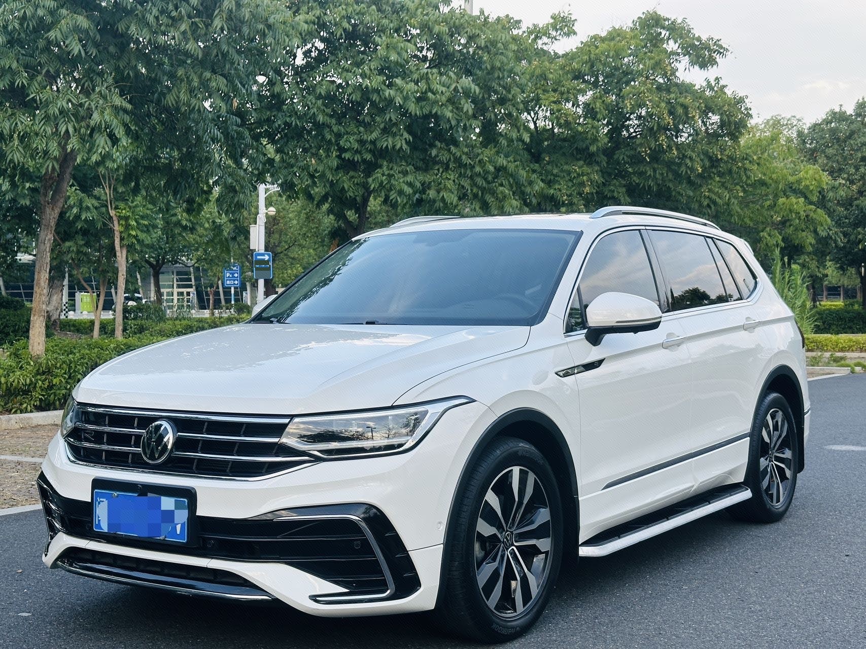 Volkswagen Tiguan L 2022 Volkswagen R-Line 2.0TSI 330TSI Front-Wheel Drive R-Line Premium Edition