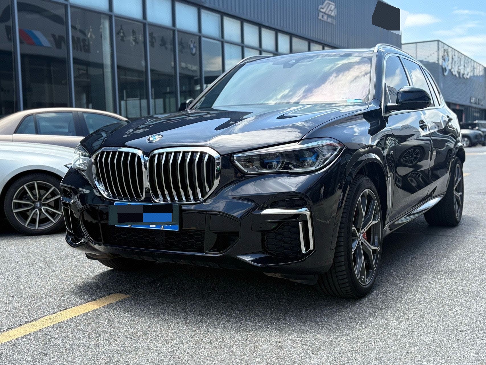BMW X5 2022  xDrive40Li 48V 3.0T M Sport Package