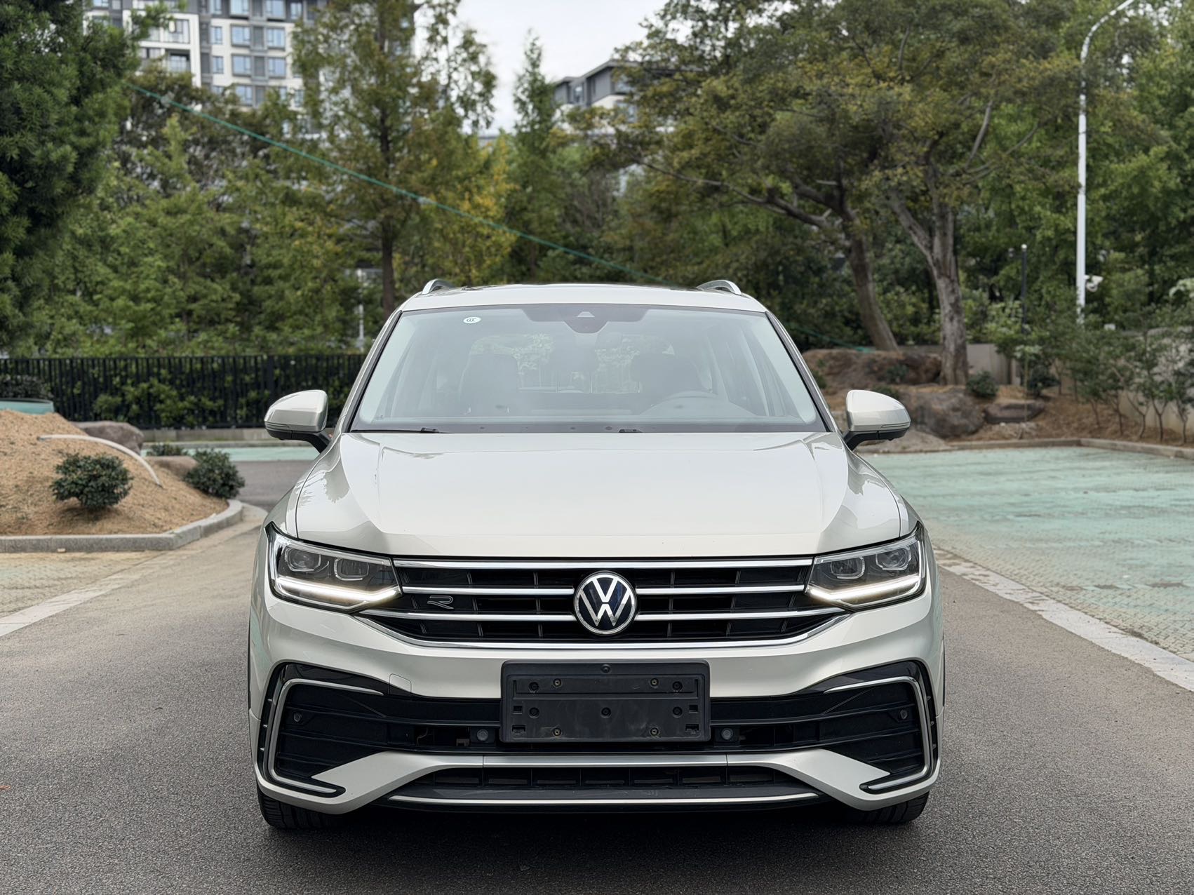 Volkswagen Tiguan L 2023 Volkswagen  R-Line 2.0TSI 330TSI 2WD R-Line Premium Edition