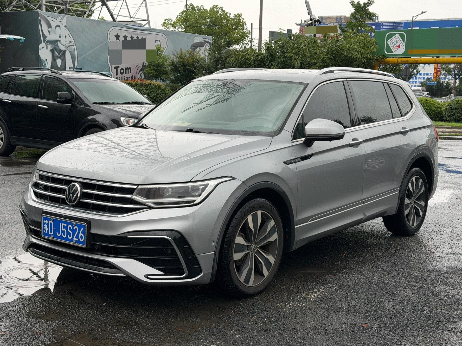 Volkswagen Tiguan L 2022 Volkswagen  R-Line 2.0TSI 330TSI Front-Wheel Drive R-Line Premium Edition